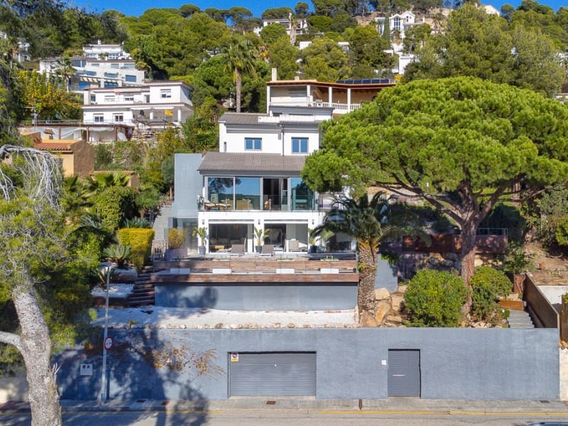 6 bedroom Villa for sale in Blanes with pool garage - € 1,695,000 (Ref: 8010441)