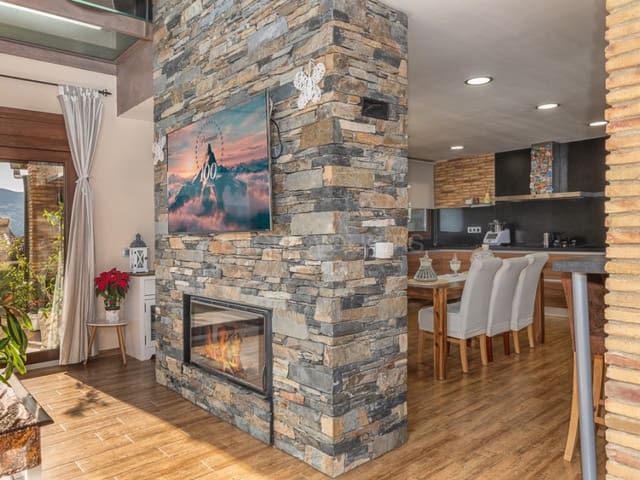 5 bedroom Villa for sale in Santa Cristina d'Aro with pool garage - € 980,000 (Ref: 8066339)