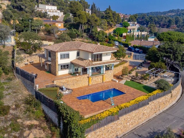 5 bedroom Villa for sale in Tossa de Mar with pool - € 1,900,000 (Ref: 8109925)