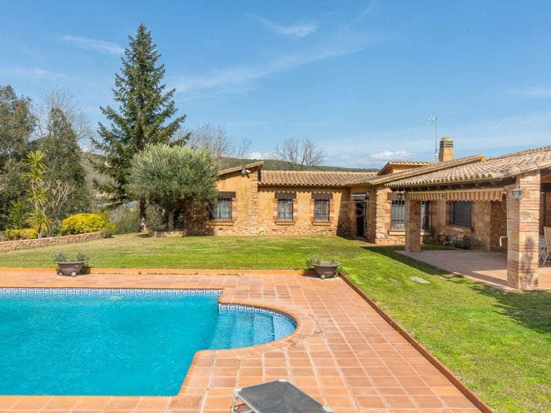 3 bedroom Villa for sale in Santa Cristina d'Aro with pool garage - € 1,300,000 (Ref: 8177576)