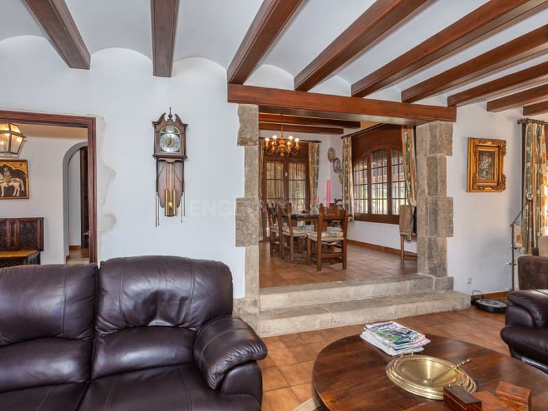 3 bedroom Villa for sale in Santa Cristina d'Aro with pool garage - € 1,300,000 (Ref: 8177576)