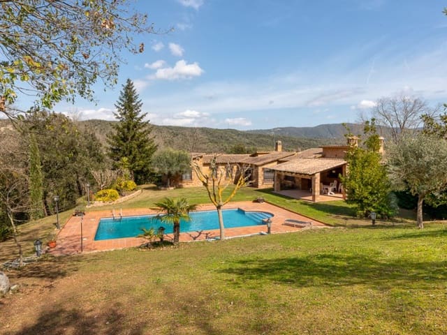 3 bedroom Villa for sale in Santa Cristina d'Aro with pool garage - € 1,300,000 (Ref: 8177576)