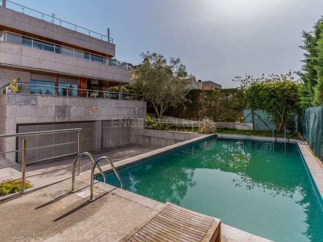 Chalet de 7 habitaciones en Blanes en venta con piscina garaje - 850.000 € (Ref: 8254124)