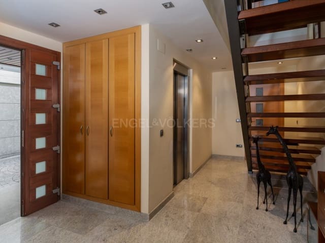 Chalet de 7 habitaciones en Blanes en venta con piscina garaje - 850.000 € (Ref: 8254124)