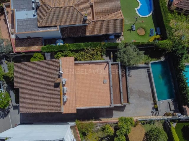 Chalet de 7 habitaciones en Blanes en venta con piscina garaje - 850.000 € (Ref: 8254124)