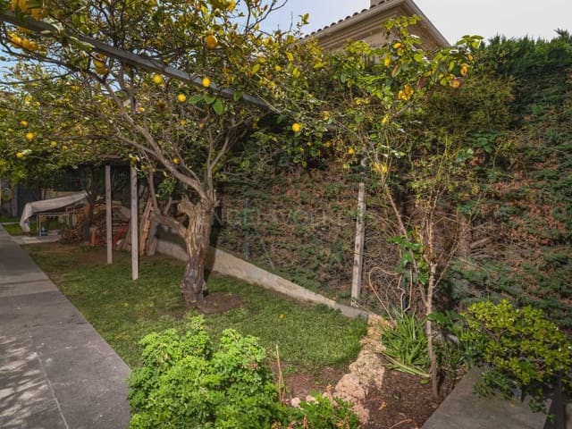 Chalet de 7 habitaciones en Blanes en venta con piscina garaje - 850.000 € (Ref: 8254124)