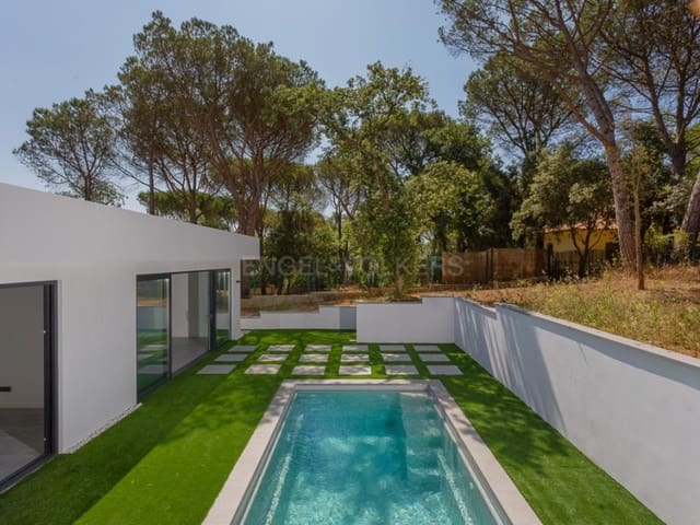 4 bedroom Villa for sale in Llagostera with pool garage - € 480,000 (Ref: 8256209)