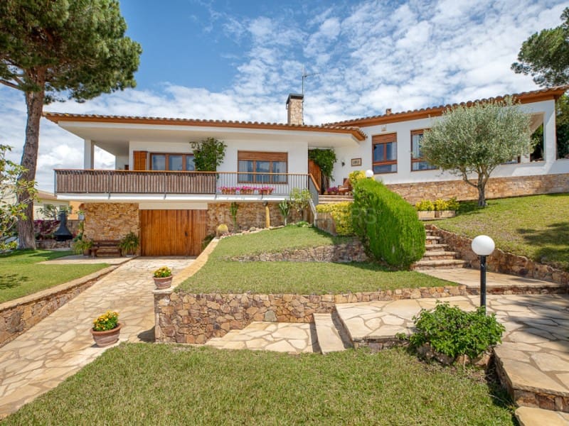 3 soverom Villa til salgs i Mont-ras med garasje - € 595 000 (Ref: 8319227)