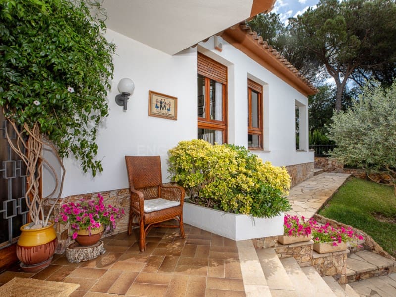 3 soverom Villa til salgs i Mont-ras med garasje - € 595 000 (Ref: 8319227)