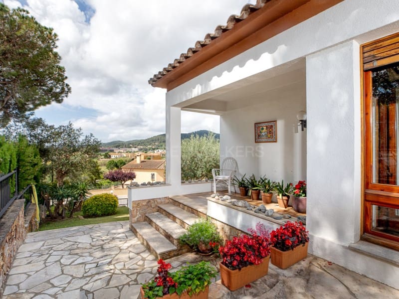 3 soverom Villa til salgs i Mont-ras med garasje - € 595 000 (Ref: 8319227)