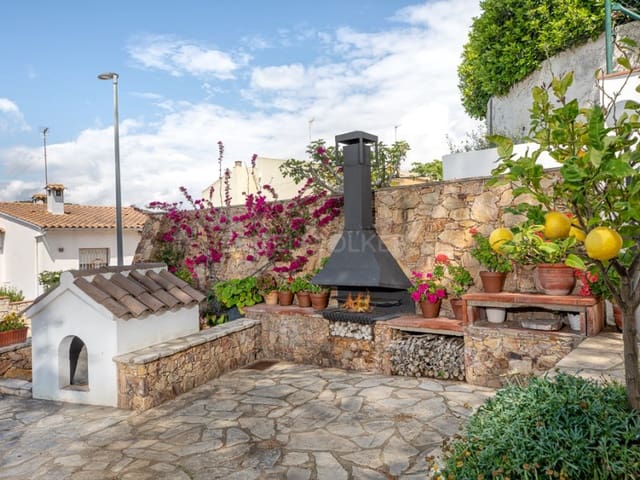 3 bedroom Villa for sale in Mont-ras with garage - € 595,000 (Ref: 8319227)