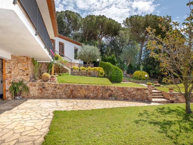 3 bedroom Villa for sale in Mont-ras with garage - € 595,000 (Ref: 8319227)
