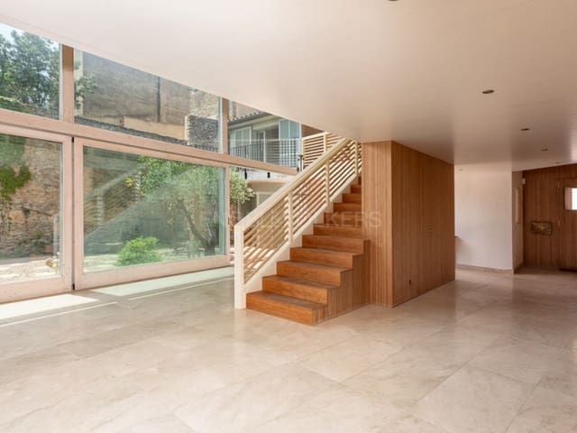 2 bedroom Villa for sale in Viladamat with pool - € 750,000 (Ref: 8327716)