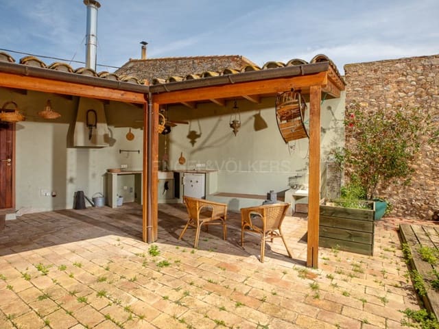 2 bedroom Villa for sale in Viladamat with pool - € 750,000 (Ref: 8327716)