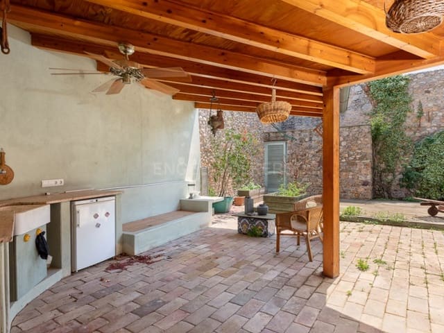 2 bedroom Villa for sale in Viladamat with pool - € 750,000 (Ref: 8327716)