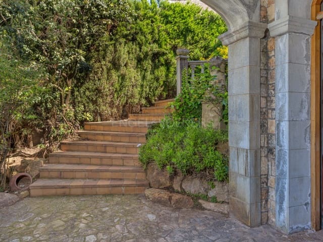 5 bedroom Villa for sale in Sant Feliu de Guíxols with pool garage - € 1,300,000 (Ref: 8352549)