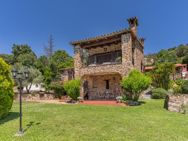 4 bedroom Villa for sale in Arbúcies with garage - € 460,000 (Ref: 8377772)