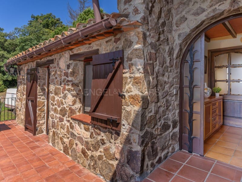 4 soveværelse Villa til salg i Arbucies med garage - € 460.000 (Ref: 8377772)