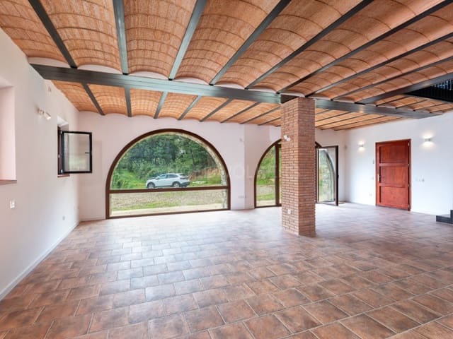 3 chambre Finca/Maison de Campagne à vendre à Les Planes d'Hostoles - 675 000 € (Ref: 8410084)