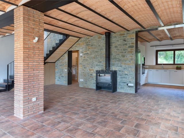 3 chambre Finca/Maison de Campagne à vendre à Les Planes d'Hostoles - 675 000 € (Ref: 8410084)