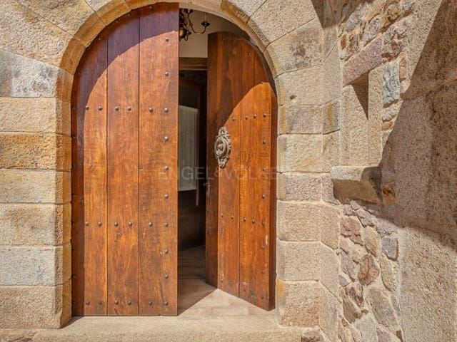 4 bedroom Villa for sale in Sant Feliu de Guíxols with pool garage - € 2,950,000 (Ref: 8421799)