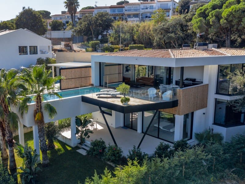 5 makuuhuone Huvila myytävänä paikassa Sant Feliu de Guixols mukana uima-altaan 
autotalli - 1 980 000 € (Ref: 8464149)