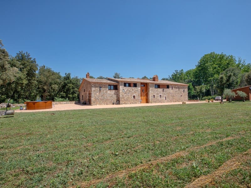 6 soveværelse Finca/Landehus til salg i La Cellera de Ter med swimmingpool - € 1.800.000 (Ref: 8472751)