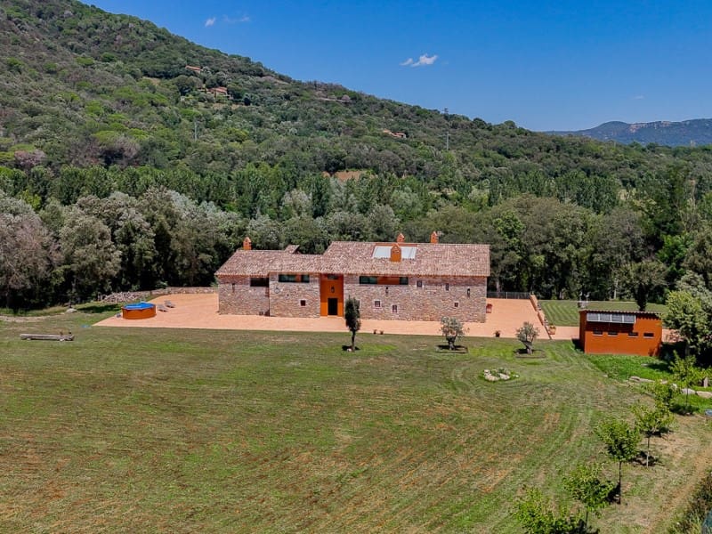 6 soveværelse Finca/Landehus til salg i La Cellera de Ter med swimmingpool - € 1.800.000 (Ref: 8472751)