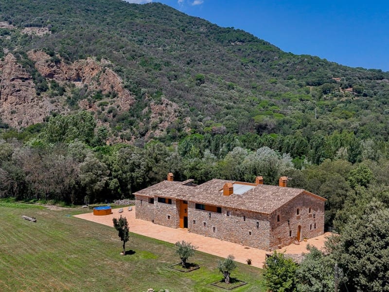 6 soveværelse Finca/Landehus til salg i La Cellera de Ter med swimmingpool - € 1.800.000 (Ref: 8472751)