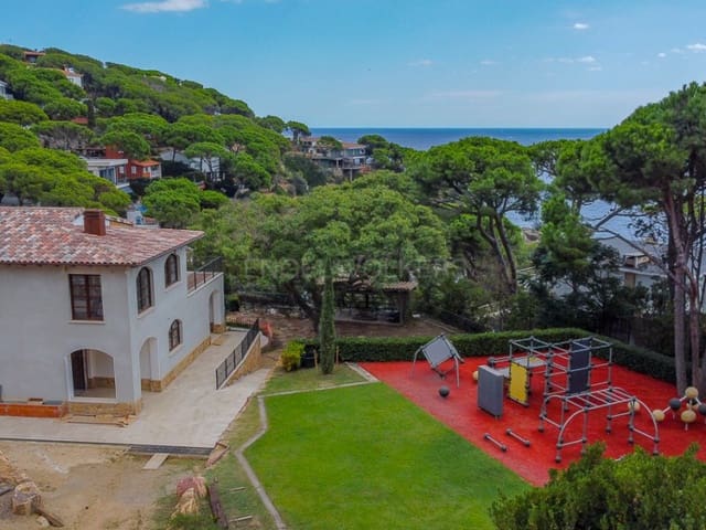 7 quarto Moradia para venda em Canyelles, Lloret de Mar com piscina garagem - 12 500 000 € (Ref: 8560023)