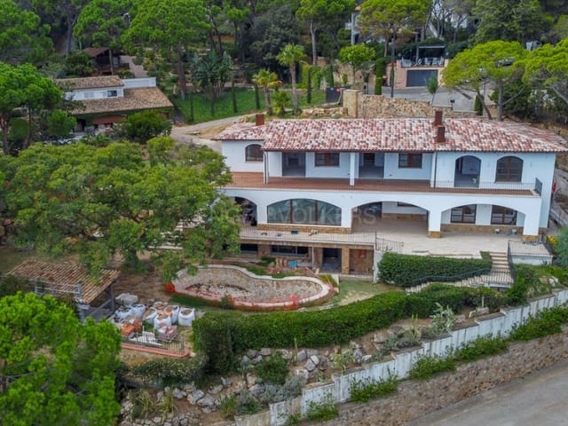 7 quarto Moradia para venda em Canyelles, Lloret de Mar com piscina garagem - 12 500 000 € (Ref: 8560023)