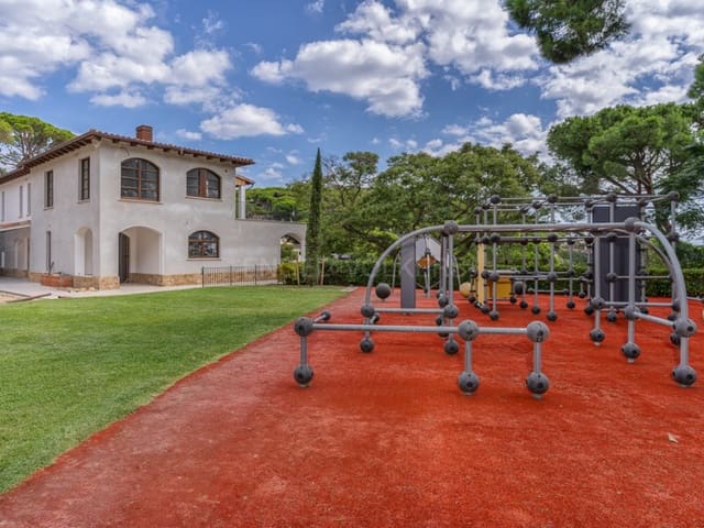 7 quarto Moradia para venda em Canyelles, Lloret de Mar com piscina garagem - 12 500 000 € (Ref: 8560023)