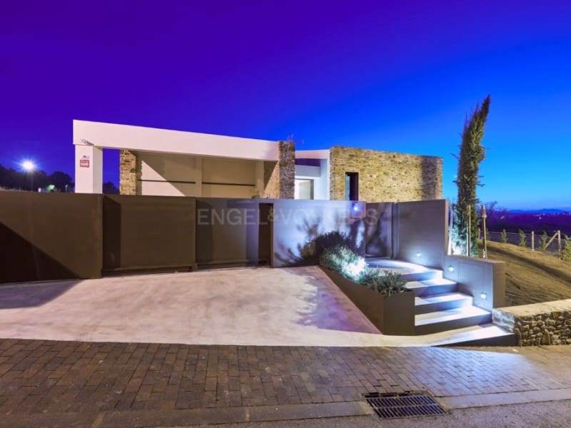 3 chambre Villa/Maison à vendre à Saus, Camallera i Llampaies avec piscine garage - 725 000 € (Ref: 8645928)