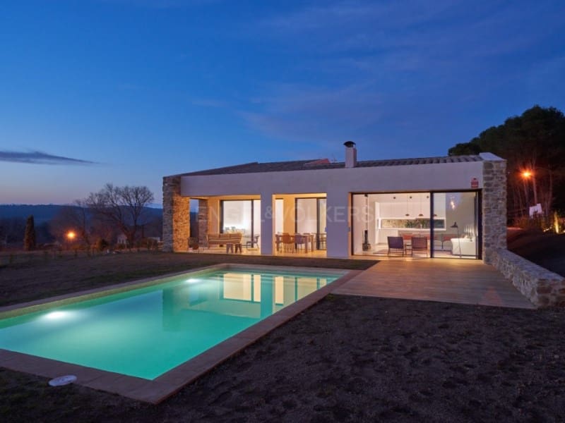 3 chambre Villa/Maison à vendre à Saus, Camallera i Llampaies avec piscine garage - 725 000 € (Ref: 8645928)