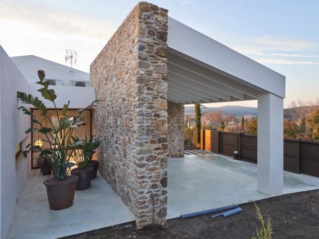 3 Zimmer Villa zu verkaufen in Saus, Saus, Camallera i Llampaies mit Pool Garage - 725.000 € (Ref: 8645928)