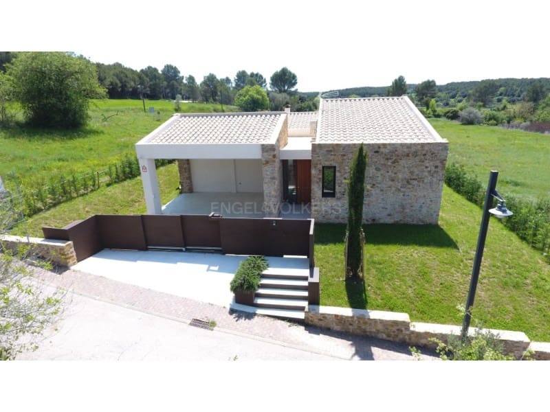 3 chambre Villa/Maison à vendre à Saus, Camallera i Llampaies avec piscine garage - 725 000 € (Ref: 8645928)