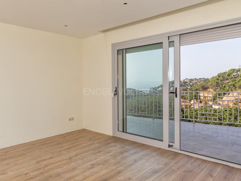 4 sypialnia Willa na sprzedaż w Lloret de Mar z basenem garażem - 690 000 € (Ref: 8704186)