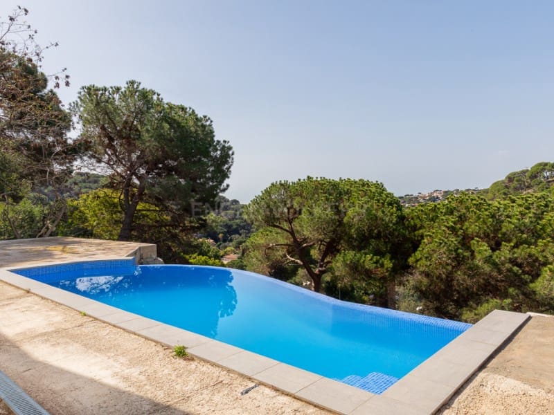 4 sypialnia Willa na sprzedaż w Lloret de Mar z basenem garażem - 690 000 € (Ref: 8704186)