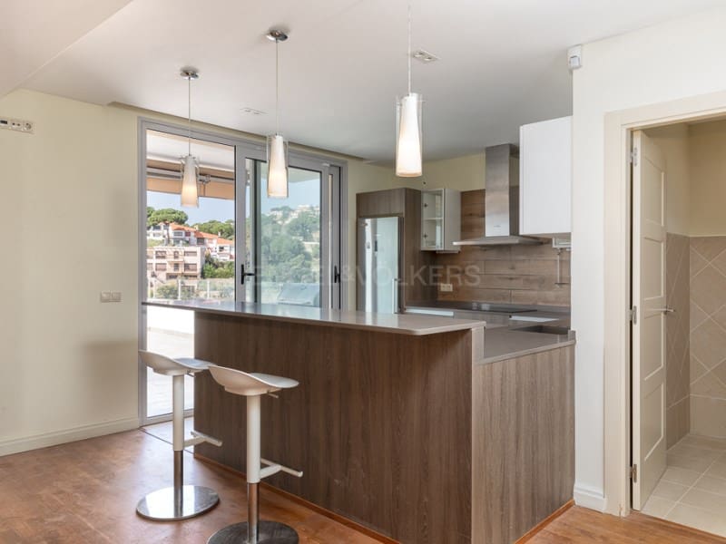 4 sypialnia Willa na sprzedaż w Lloret de Mar z basenem garażem - 690 000 € (Ref: 8704186)