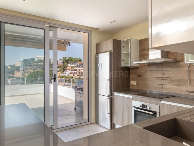 4 sypialnia Willa na sprzedaż w Lloret de Mar z basenem garażem - 690 000 € (Ref: 8704186)