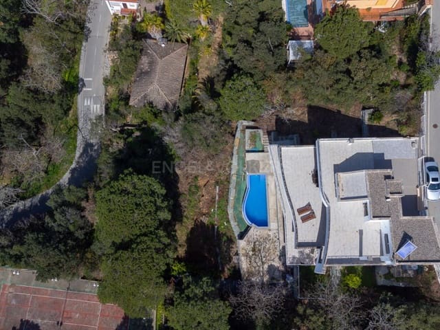 4 sypialnia Willa na sprzedaż w Canyelles, Lloret de Mar z basenem garażem - 690 000 € (Ref: 8704186)