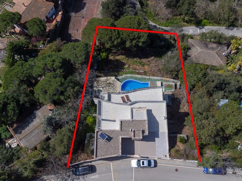 4 sypialnia Willa na sprzedaż w Lloret de Mar z basenem garażem - 690 000 € (Ref: 8704186)
