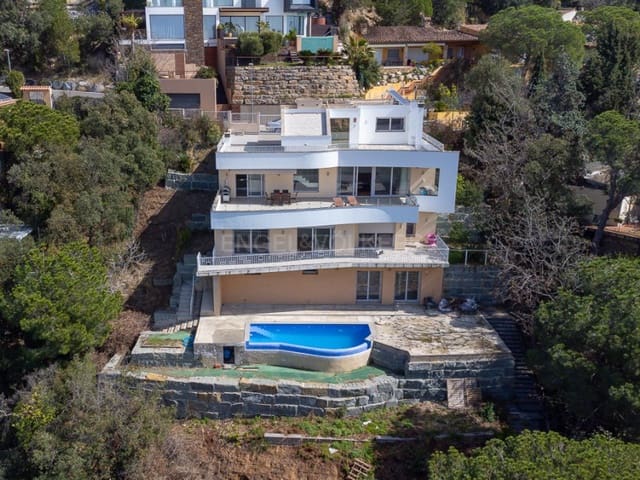 4 sypialnia Willa na sprzedaż w Canyelles, Lloret de Mar z basenem garażem - 690 000 € (Ref: 8704186)