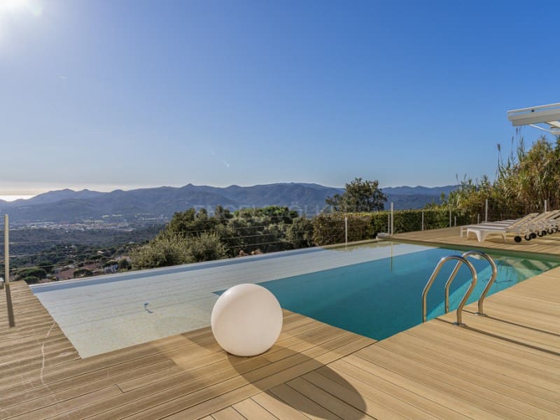 4 bedroom Villa for sale in Santa Cristina d'Aro with pool garage - € 885,000 (Ref: 8707028)