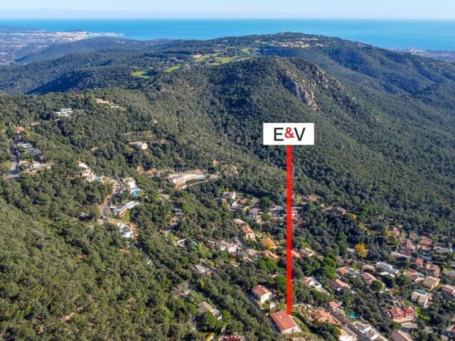 4 bedroom Villa for sale in Santa Cristina d'Aro with pool garage - € 885,000 (Ref: 8707028)