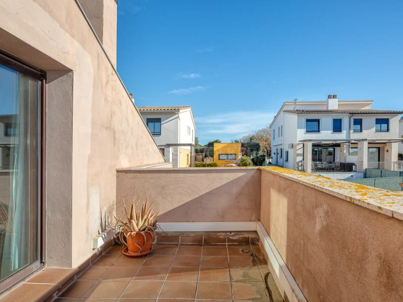 5 soveværelse Semi-Rækkehus til salg i Palamos med garage - € 635.000 (Ref: 8743665)