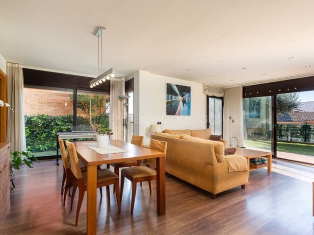 5 bedroom Semi-detached Villa for sale in Sant Joan de Palamós, Palamós with garage - € 635,000 (Ref: 8743665)