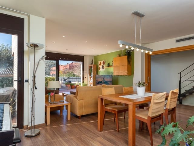 5 bedroom Semi-detached Villa for sale in Sant Joan de Palamós, Palamós with garage - € 635,000 (Ref: 8743665)