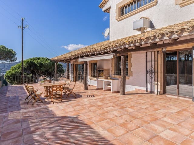 4 bedroom Villa for sale in Sant Feliu de Guíxols with garage - € 1,600,000 (Ref: 8863311)