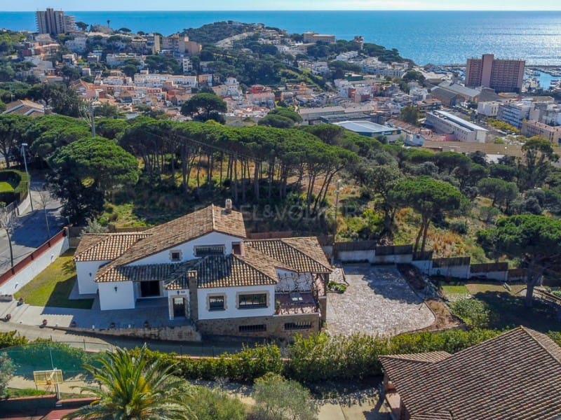 4 soveværelse Villa til salg i Sant Feliu de Guixols med garage - € 1.600.000 (Ref: 8863311)